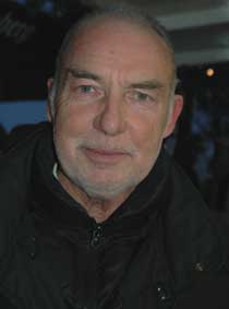 Ob Meerjungfrau, Nixe oder Nymphe: Wolfgang Büchtmann vom Travemünder Verkehrsverein ist gegen ein »Abkupfern von Kopenhagen«. Foto: HN 