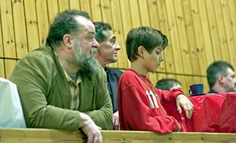 Gebannt verfolgten die Zuschauer das dramatische Spiel. Foto: KARL ERHARD VÖGELE 