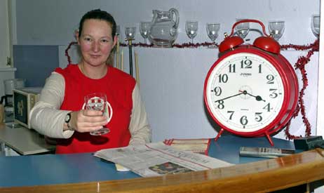 Wer hat an der Uhr gedreht? Die Zeit der Renovierungsphase ist jedenfalls um. Foto: KARL ERHRAD VÖGELE
