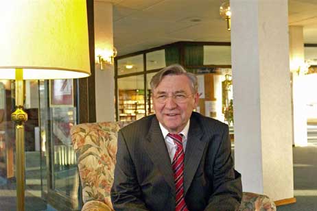 »Travemünde Aktuell« sprach mit Rosenhof-Direktor Reiner Hülsebusch über die Anlage. Foto: KARL ERHARD VÖGELE 