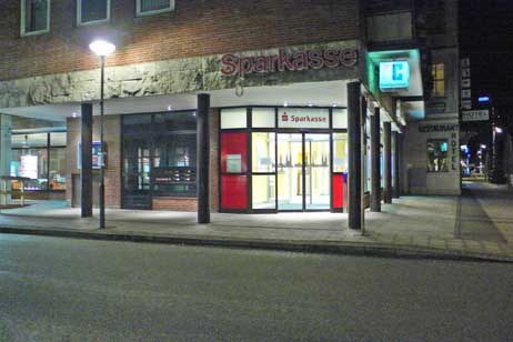 Die Sparkasse ist eine Ur-Travemünder Bank. Foto: KARL ERHARD VÖGELE