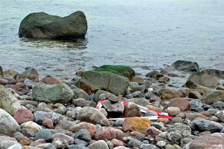 Das Niedrigwasser an der Lübecker Bucht gab heute sonst selten einsehbare Bereiche des Ufers frei. Foto: KARL ERHARD VÖGELE