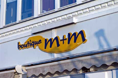 Eröffnet Mittwoch nach dem Umbau: Die »Boutique m + m« in der Vorderreihe. Foto: KARL ERHARD VÖGELE
