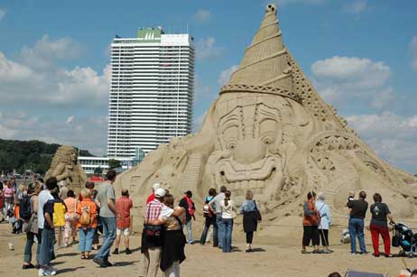 »Zirkus« was das Thema der »Sand World 2006«. Foto: ARCHIV TRAVEMUENDE AKTUELL
