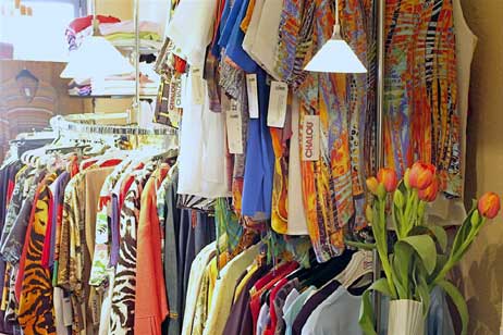 Bei Anja Neuchel gibt es Mode in den Größen 44 – 58. Foto: KARL ERHARD VÖGELE 
