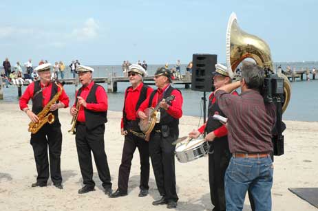 Bei flotter Musik wird einem doch gleich wieder warm... Foto: HELGE NORMANN 