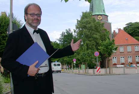 Travemündes engagierter Kirchenmusikdirektor Hans-Martin Petersen lädt wieder zu vielen großen und kleinen Konzerten in St. Lorenz. Foto: ARCHIV TRAVEMUENDE-AKTUELL 