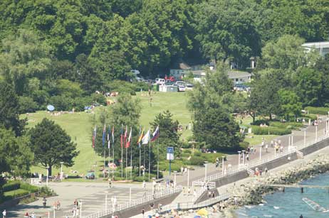 Nur ein Bauplatz, um die Stadtkasse zu füllen? Für die Gäste ist der Grünstrand weit mehr als eine Liegewiese. Foto: KARL ERHARD VÖGELE