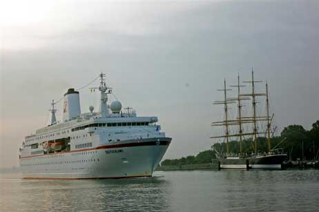 Die »Deutschland« heute morgen in Travemünde. Foto: KARL ERHARD VÖGELE 