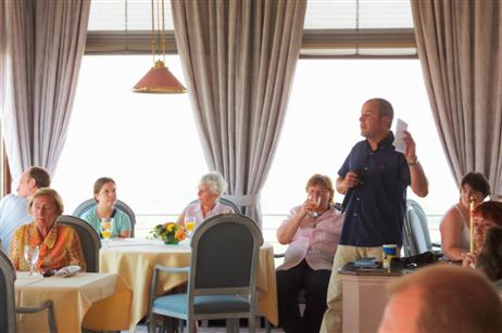 Allerhand Infos gibt es jedes Mal beim Willkommen Empfang der Kurgäste in der Belletage des Maritim durch Kurdirektor Uwe Kirchhoff.