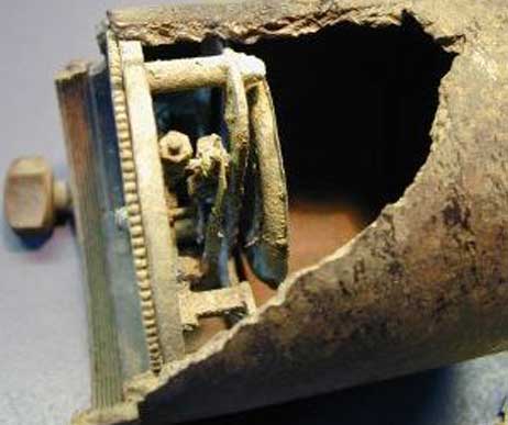 Moderne Metalldetektoren machen es möglich: Flugzeug-Schrott aus dem zweiten Weltkrieg, ausgegraben auf dem Priwall. Die Sachen tauchen dann in Internet-Auktionhäusern auf. SCREENSHOT: TA