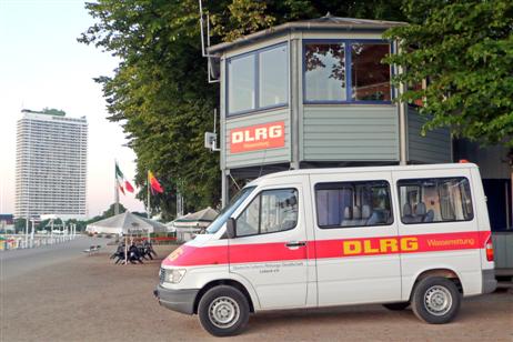 Einsatzleitstelle an der Strandpromenade. 