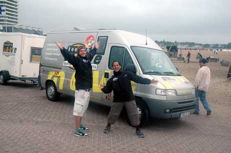 Die Kinderanimation musste bei dem Schietwetter zwar ausfallen, aber das Team von »Keep in move« ließ sich die gute Laune nicht vermiesen, trotzte dem Sturm. Foto: RD