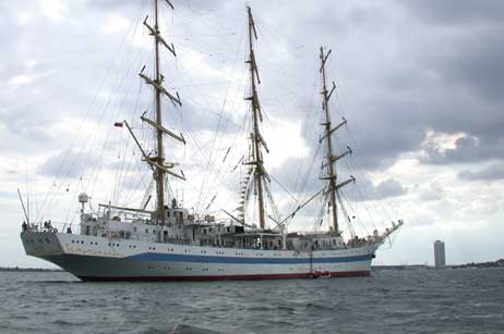 Der Windjammer »MIR« ist vom 14.-16. September 2007 wieder in Travemünde. Foto: ARCHIV TRAVEMUENDE AKTUELL 