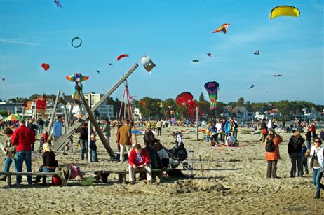 Travemünde Aktuell: Flieg Drachen flieg ...
