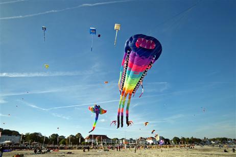 Travemünde Aktuell: Flieg Drachen flieg ...