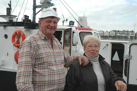 Stammgäste seit 24 Jahren: Hildegard und Heinz Ast aus Berlin. Auch zur letzten Fahrt der »Peter II« wollen sie nach Travemünde kommen. Foto: HELGE NORMANN