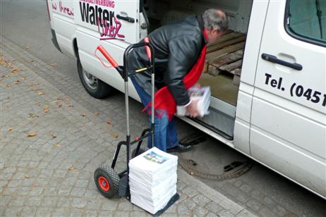 Die ersten 1000 Exemplare sind schon verstaut.