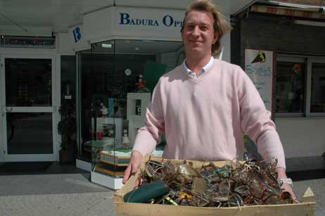 Stefan Badura möchte wieder möglichst viele Brillen dorthin mitnehmen, wo sich Menschen über die gebrauchten Augengläser freuen. Foto: ARCHIV TRAVEMUENDE AKTUELL