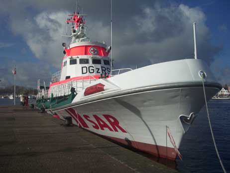 Travemünde Aktuell: Kurzer Besuch des Seenotrettungskreuzers JOHN T. ESSBERGER am Priwall