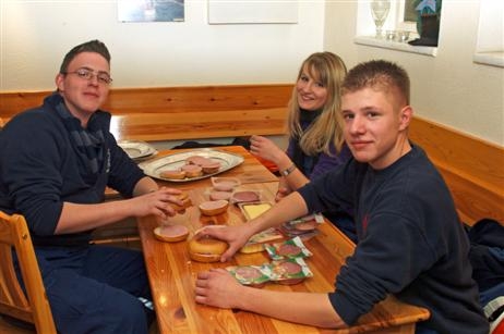 Die Abteilung »Wurst auflegen«. Foto: KARL ERHARD VÖGELE 