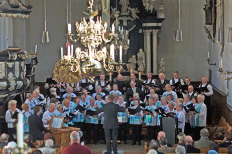 Der Chor singt Franz Schuberts »Deutsche Messe« unter der Leitung von Horst-Georg Wargenau, Orgel Christian Bechmann. 