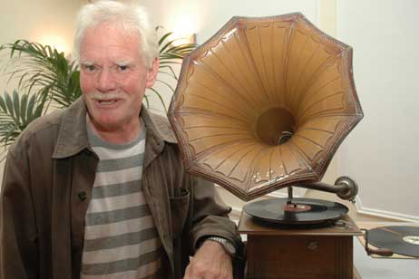 Wolf-Rüdiger Ohlhoff lädt zur Zeitreise. Foto: ARCHIV TA 