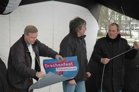 Travemünde Aktuell: Osterdrachenfest in Travemünde, 21.-24. März 2008