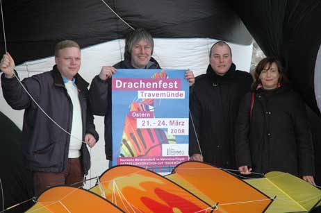 Jan Ehrich, Lutz Treczoks, Uwe Kirchhoff und Yamina Elsner stellten heute das Drachenfest-Programm vor. Foto: JK
