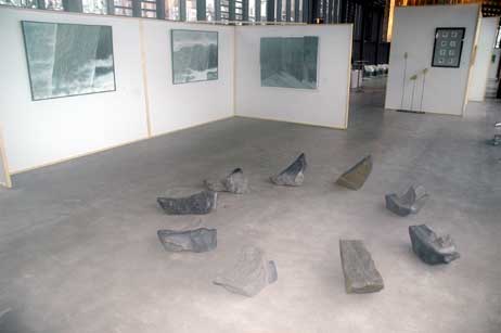 Eine Verlängerung der Ausstellung würde wahrscheinlich ohne die Werke von Olli Mantere stattfinden, denn die schweren Objekte haben schon einen festen Rückreisetermin auf der »Finnlines«. Foto: TA 