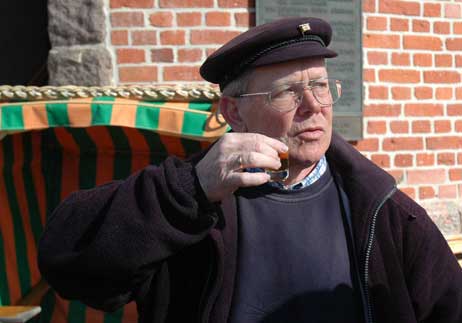 Den Blick in die Ferne hätte Hannes Albers auch nicht besser hingekriegt... Foto: SN 