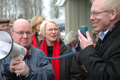 Thomas Schapke, Gabriele Hiller-Ohm und Sven Hollesen. Foto: TA 