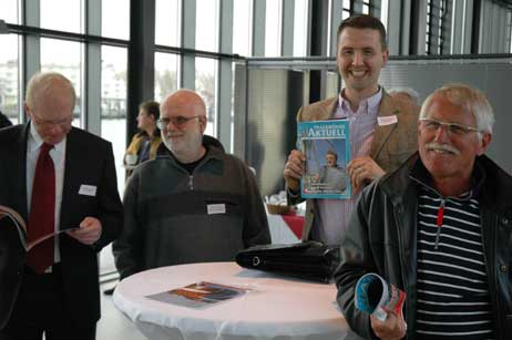 Mit guter Lektüre versorgt: Sven Hollesen, Jörg Fouquet, Lars Matzen und Jochum Aichholzer. Foto: TA 