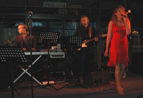 »Six in the Dancehouse« traten im historischen Strandbahnhof auf. Foto: TA