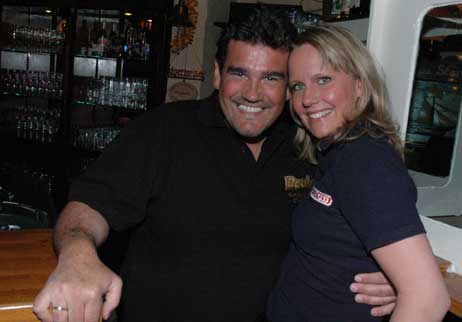 Feierten mit den Gästen in den Mai: Nadine und Stefan vom »Nightlife Maritim«. Foto: TA