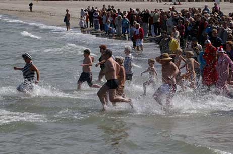 Rein in die Ostsee. Foto: CARMEN FRISCH