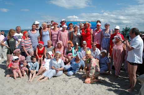 Alle Kostümierten erhielten eine Saison-Strandkarte. Foto: TA