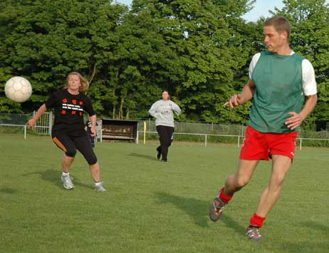 Travemünde Aktuell: 1. Handball Damen gegen 3. Fußball Herren