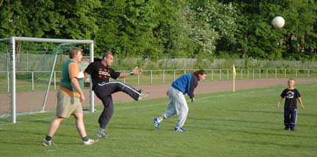 Travemünde Aktuell: 1. Handball Damen gegen 3. Fußball Herren