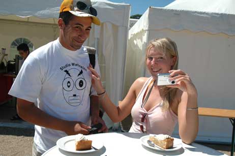 Musiker Ali und Frau sind Stammgäste auf dem Travemünder Tortenfest. Foto: HELGE NORMANN 