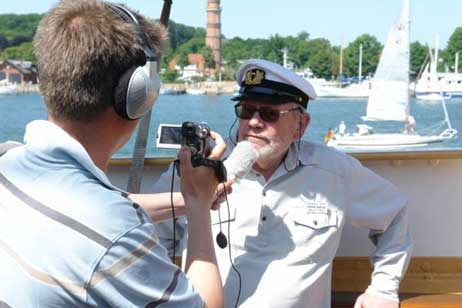 Kapitän Heido Karge im Interview auf der Viermastbark Passat. Foto: KLAUS ABRAHAM 