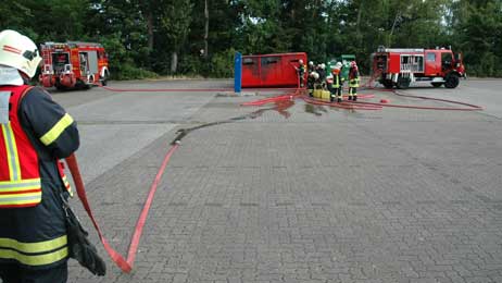 Die Feuerwehren hatten den Brand schnell unter Kontrolle. Foto: TA