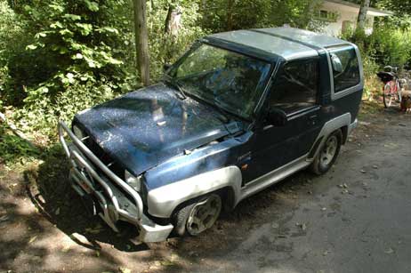 Der Jeep des Strandkorbvermieters wurde bei dem Aufprall stark beschädigt. Foto: TA 
