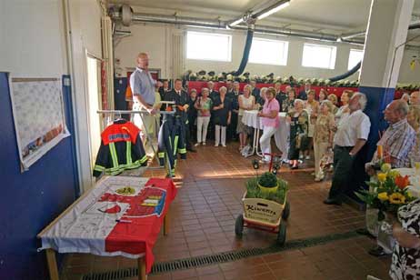 Richard Schrader, »mitten aus dem Leben« geschnappt, in kurzen Hosen. Foto: KARL ERHARD VÖGELE