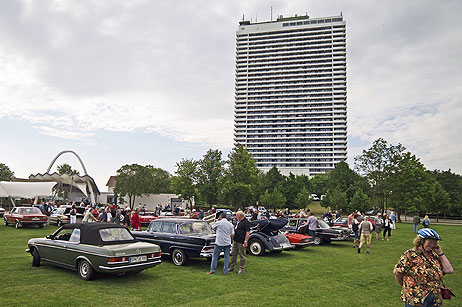 Rund 80 Oldtimer trafen sich am Samstag zum Höhepunkt der Ostsee-Classics. Auf dem Programm stand eine Ausfahrt ins benachbarte Mecklenburg-Vorpommern.