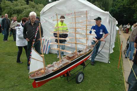 Jetzt wird der Windjammer zum Ententeich gerollt. Foto: TA