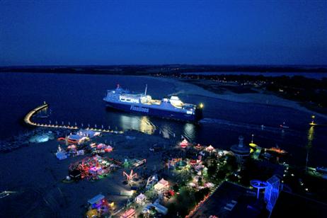 Travemünde Aktuell: Sommerabend an der Travepromenade
