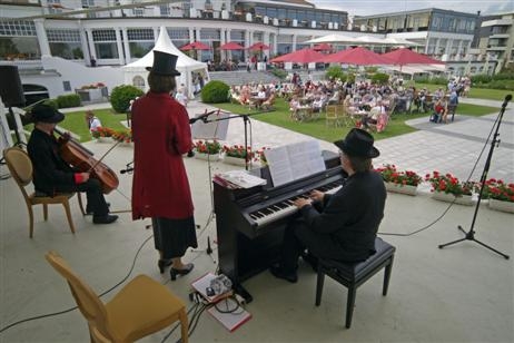 Travemünde Aktuell: Wellness für Ohr und Gaumen
