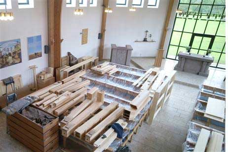 Die Travemünder Orgel wurde in Dresden gefertigt und komplett zusammengebaut. Dann hat man sie soweit wieder zerlegt, dass sie transportiert werden kann. Nun beginnt der eigentliche, endgültige Aufbau in der Versöhnungskirche. Alle Fotos: KARL ERHARD VÖGELE 