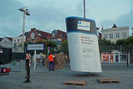 Wenn schwere Sachen zu bewegen sind, muss in Travemünde die Firma Tiedemann ran. Alle Fotos: KARL ERHARD VÖGELE